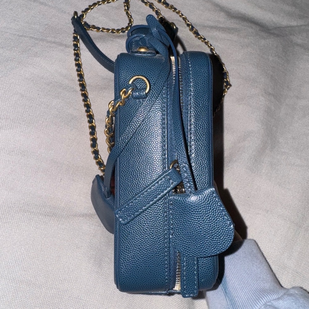 CHANEL Filigree VERTICAL RARE - Picture 2 of 7